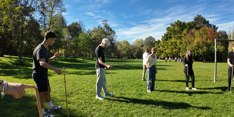 Etudiants en BTS en plein exercice de coordination